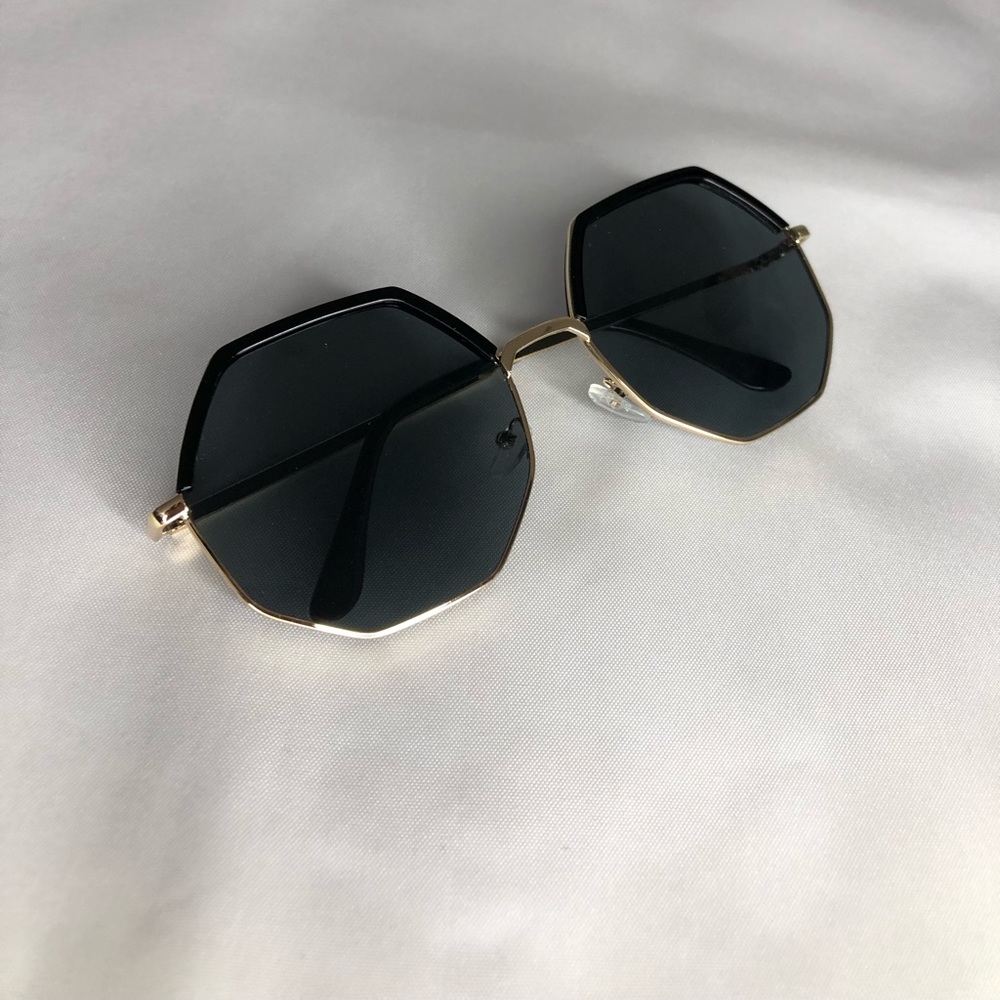 Polygon Frame Sunglasses - Picture 2 of 4